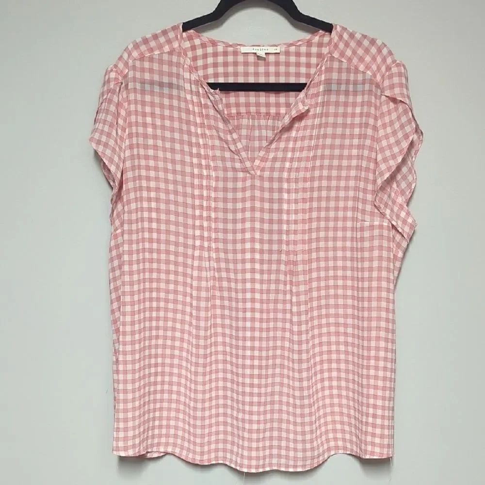 Fun 2 fun White and Pink Blouse with V-Neck and Relaxed Fit